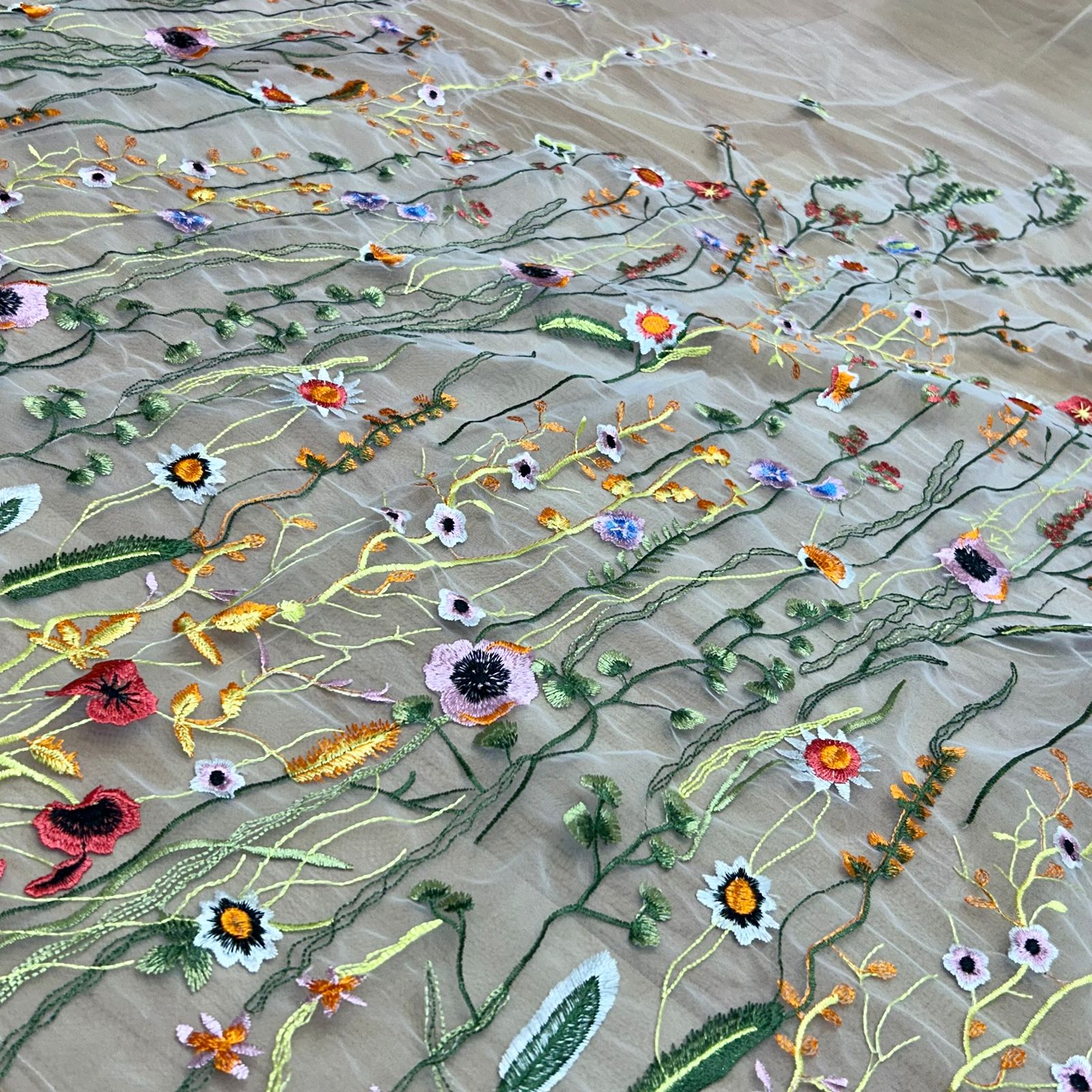 HAWAI Velo Ivory 3 mts con flores en raíces colores