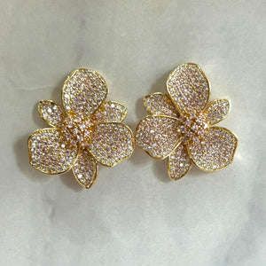 AD710 ARETES DORADO FLOR CRISTALES
