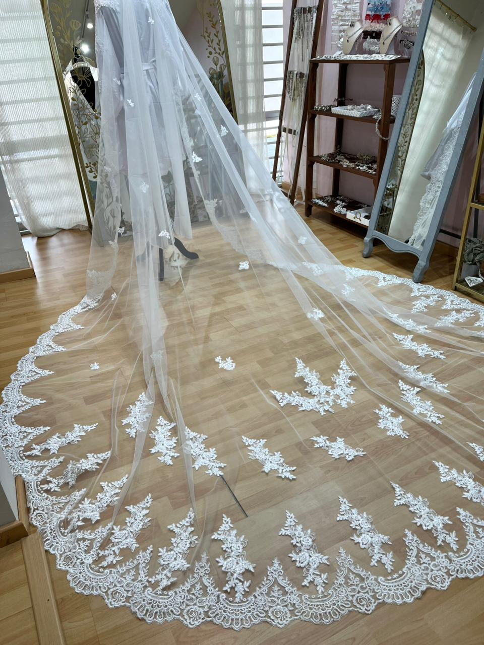 Marbella Mantilla Ivory 3 Metros con Lentejuelas Transparentes