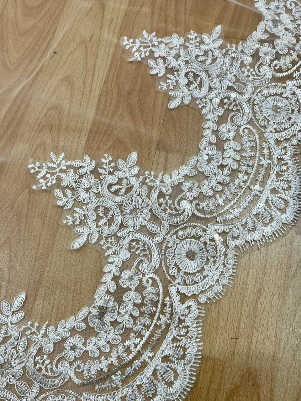 MALIBÚ Mantilla Ivory 4 mts completo aplicaciones .