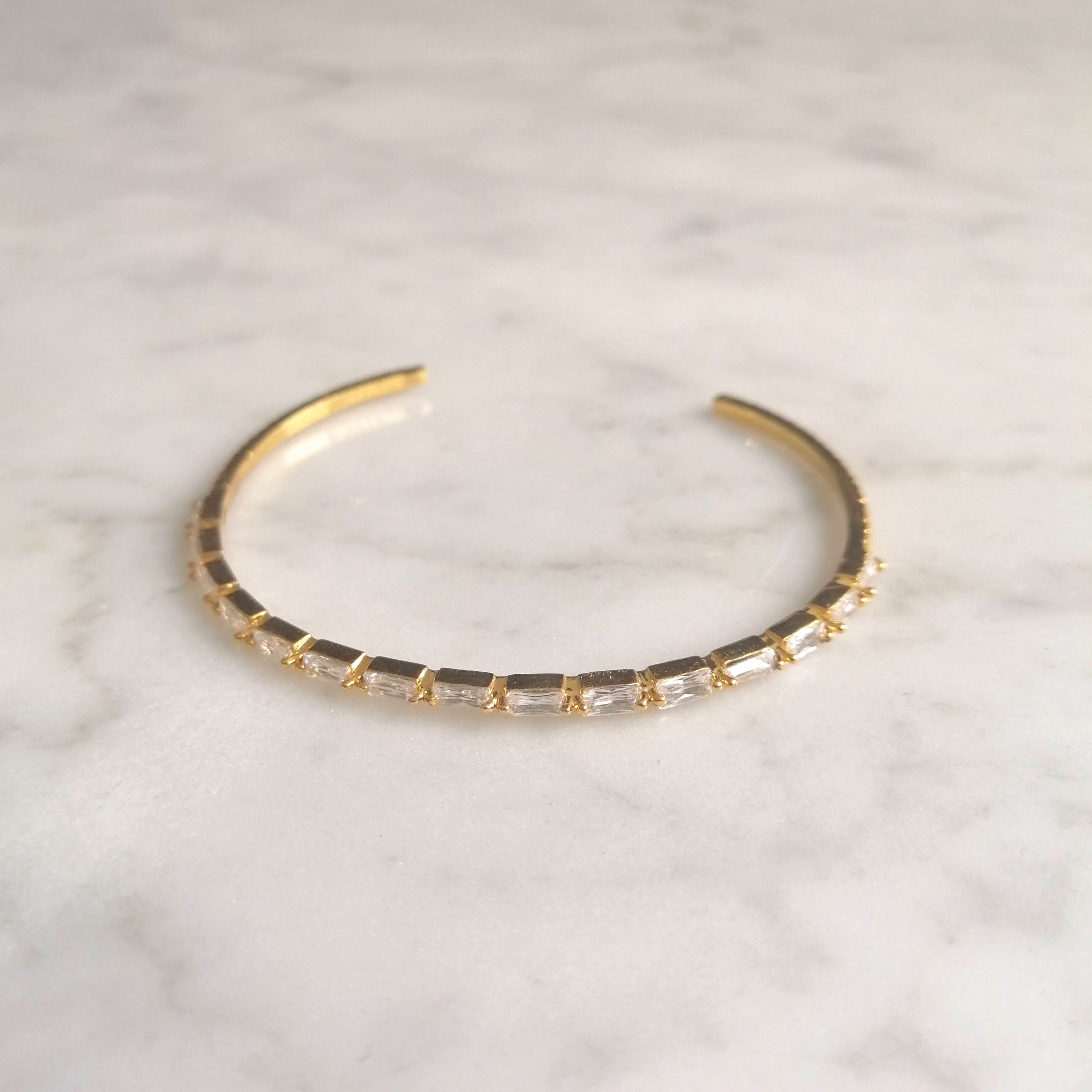 PD838 ARO DORADO MINI BAGUETTE