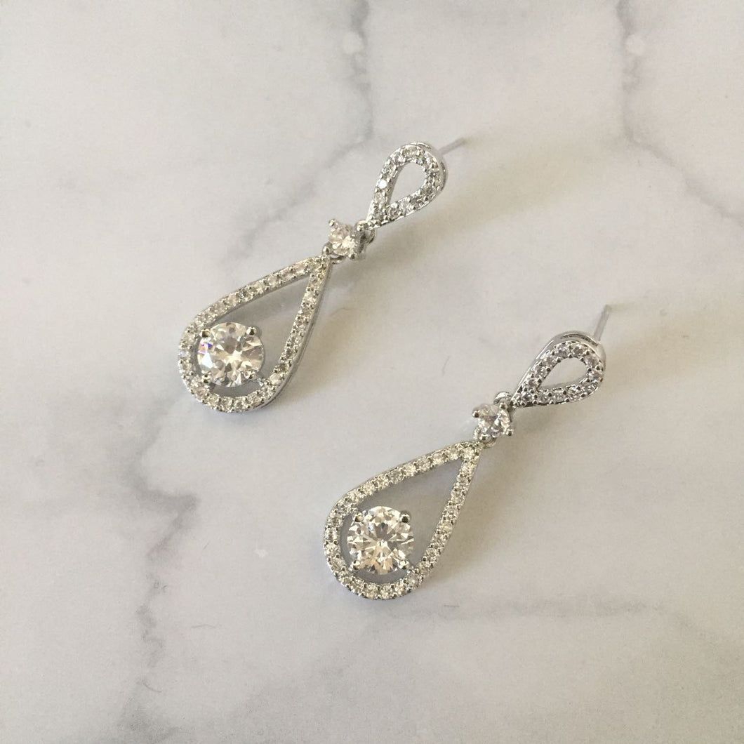 AP329 ARETES PLATA CRISTAL DENTRO GOTA-GOTA