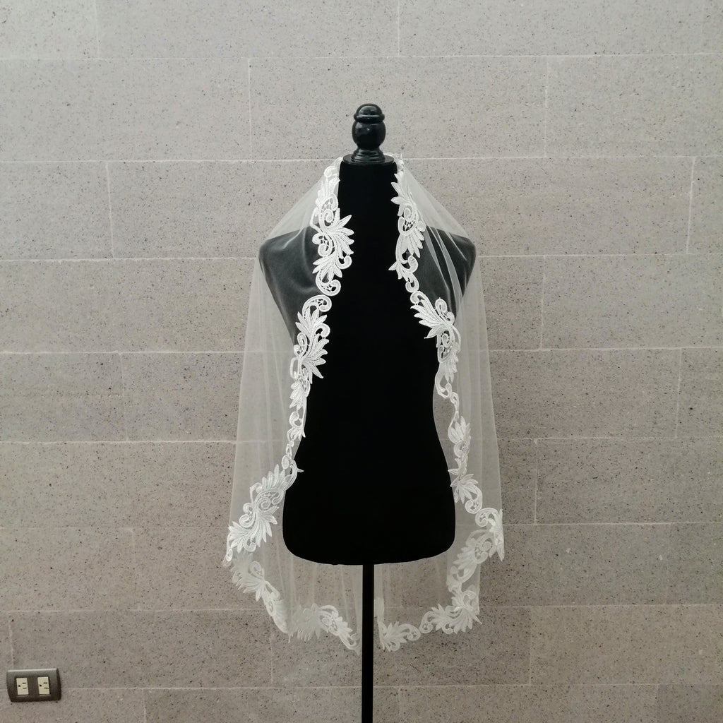 ECUADOR Velo Ivory 1 metro encaje orilla hojas VI335