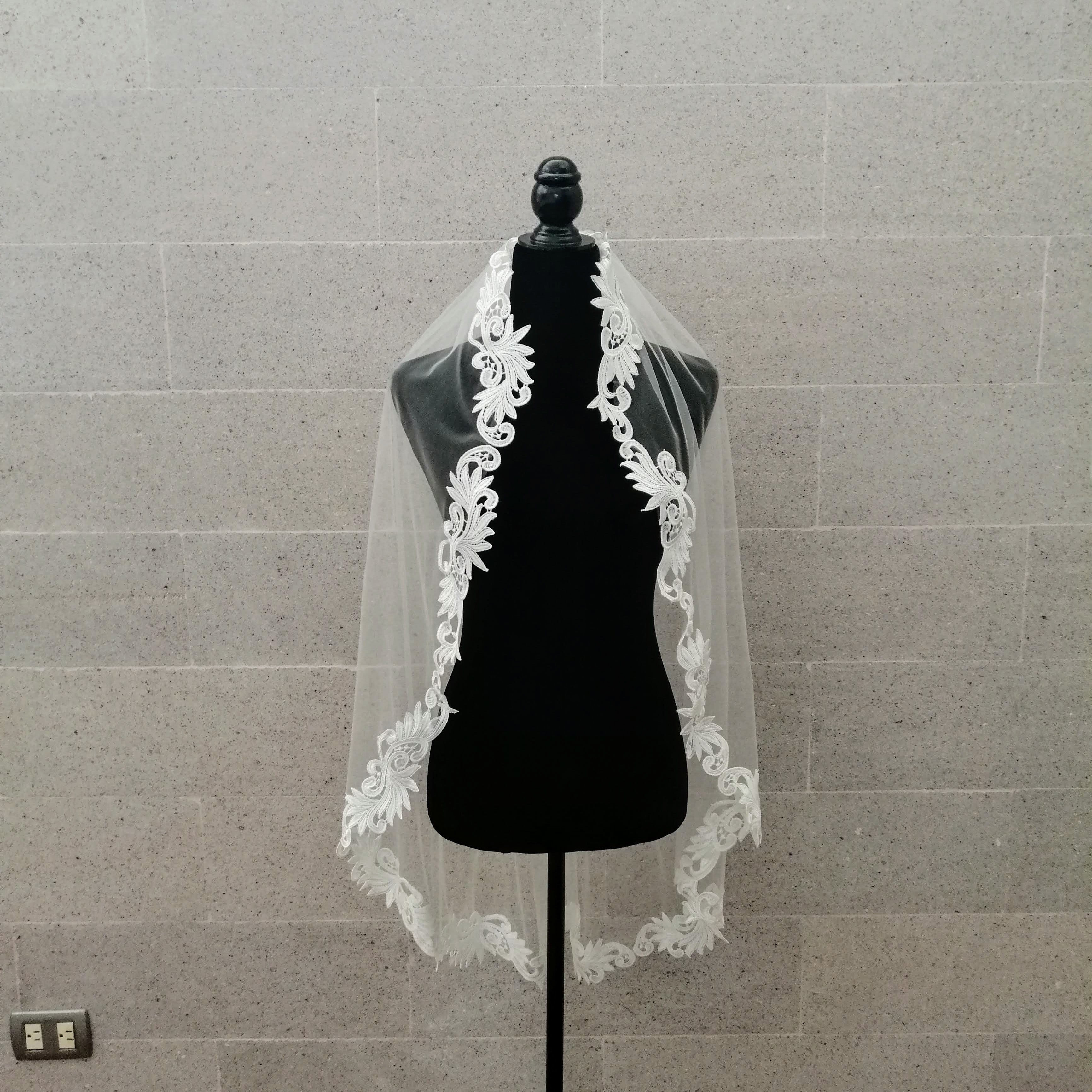 ECUADOR Velo Ivory 1 metro encaje orilla hojas VI335