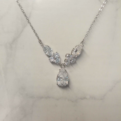 CP651 COLLAR PLATA GOTA CON MARQ Y CIRC LATERAL