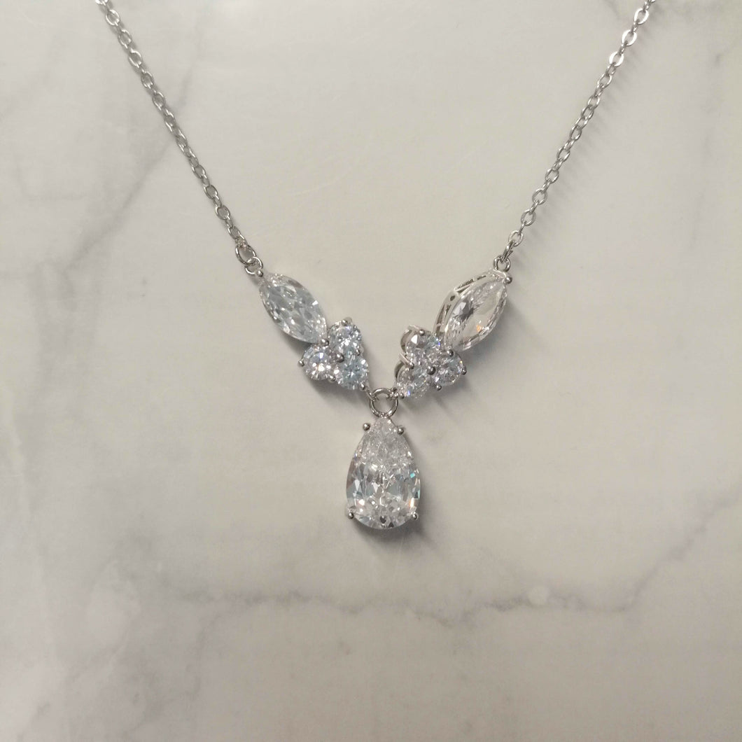 CP651 COLLAR PLATA GOTA CON MARQ Y CIRC LATERAL