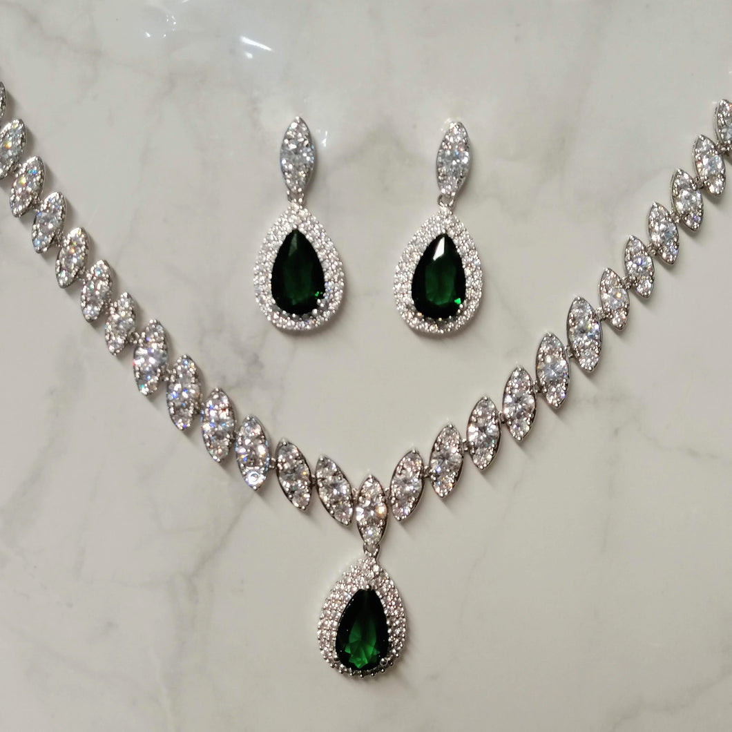 SP712 JUEGO PLATA GOTA CON CRIST VERDE PORP