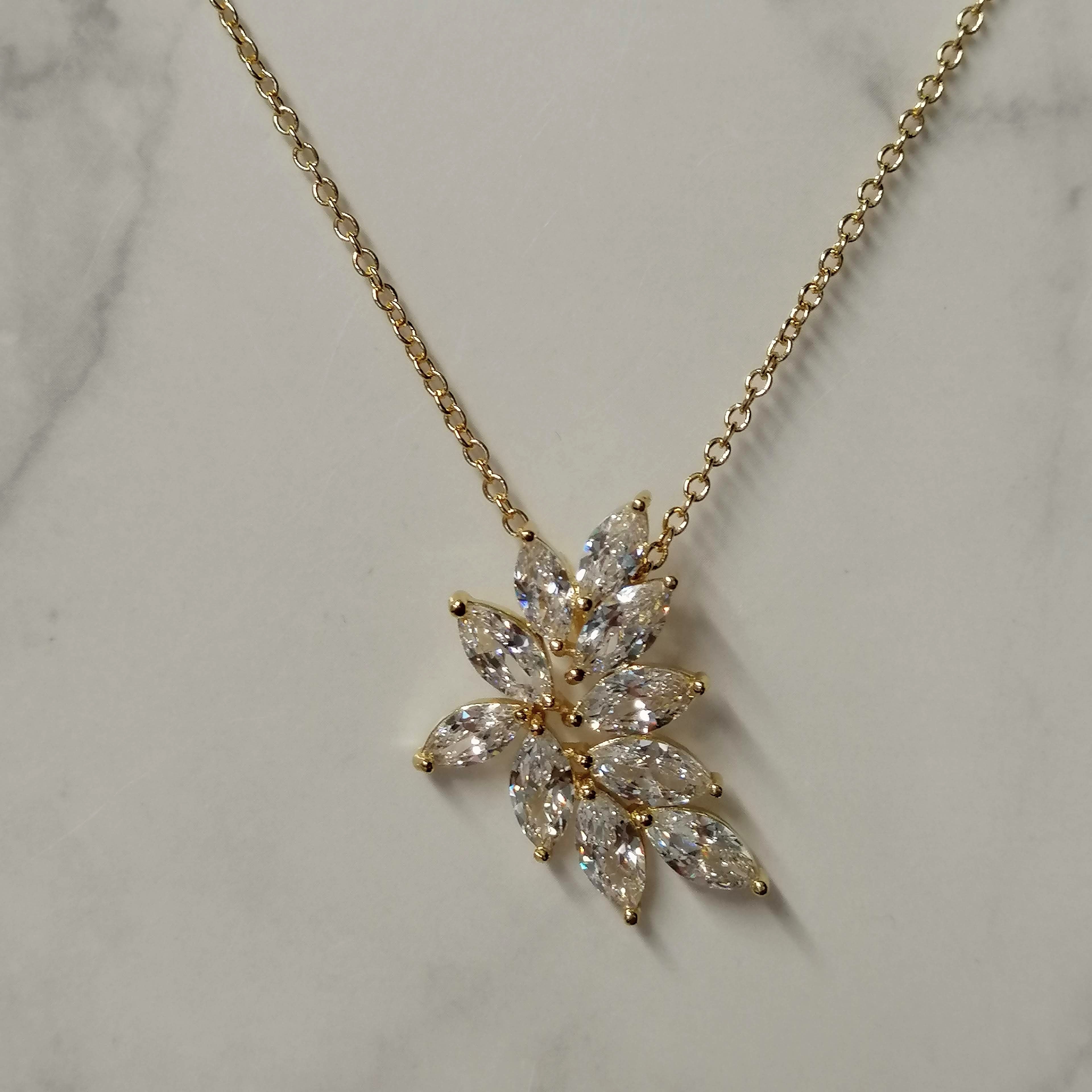 CD669 COLLAR DORADO MARQUISE LADO