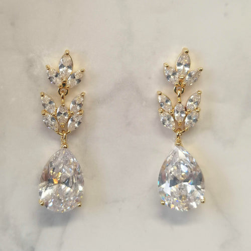 AD501 ARETES DORADOS HOJITAS CON GOTA