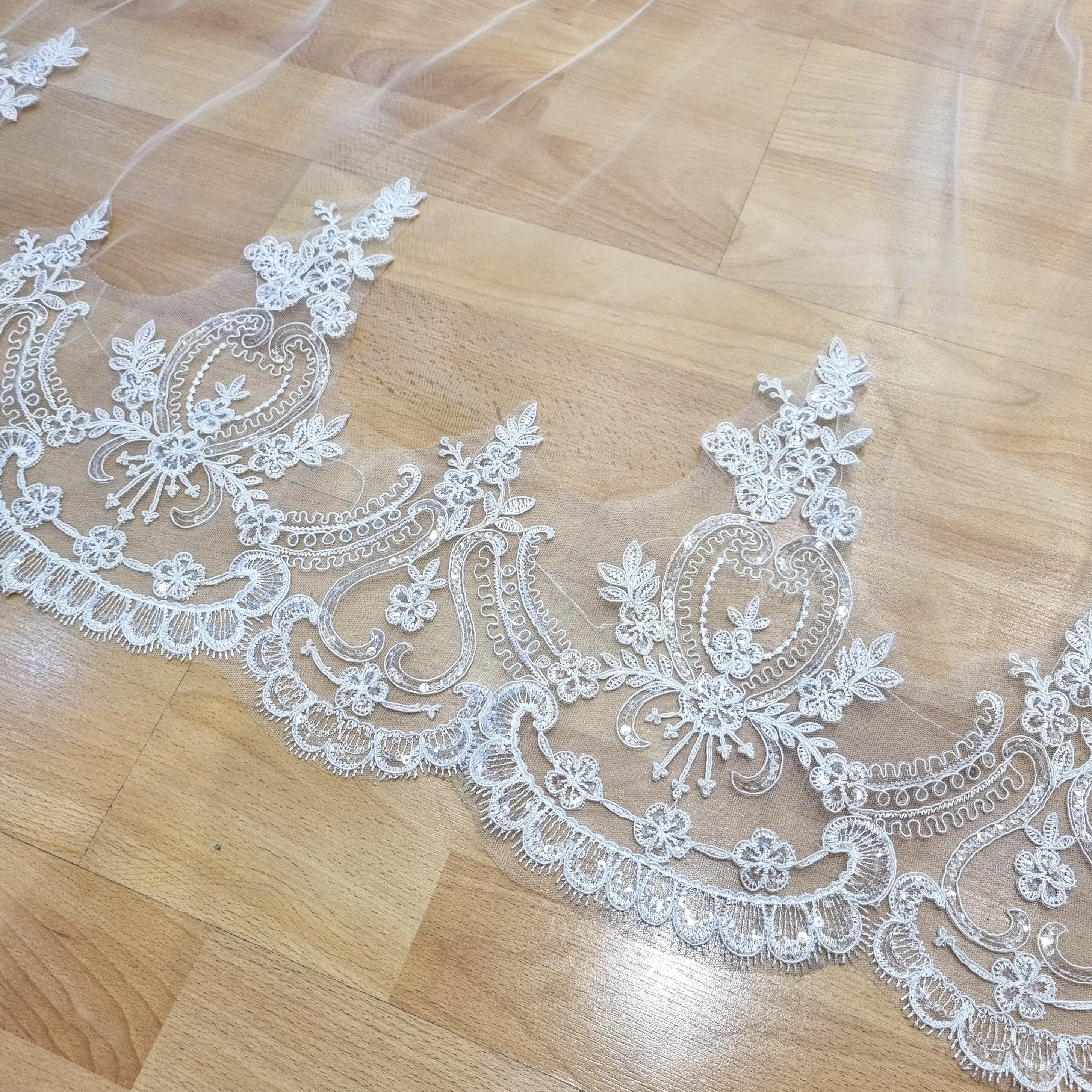 BASILEA Velo Ivory 4 mts con Lentejuela