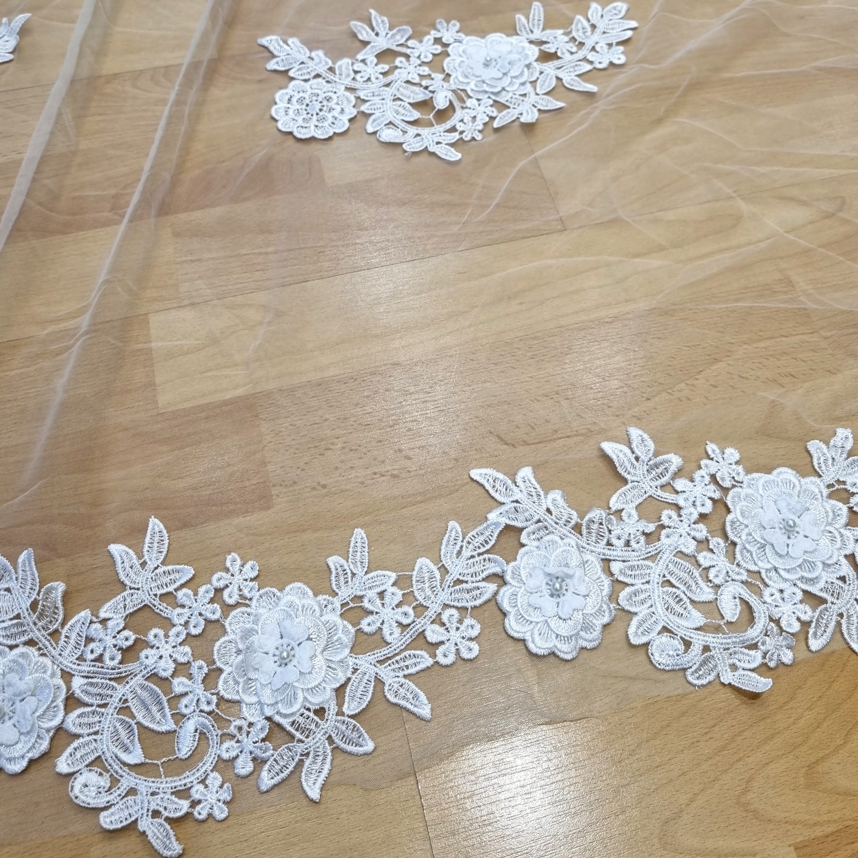 BERNA Velo Ivory 4 mts con Flores 3d