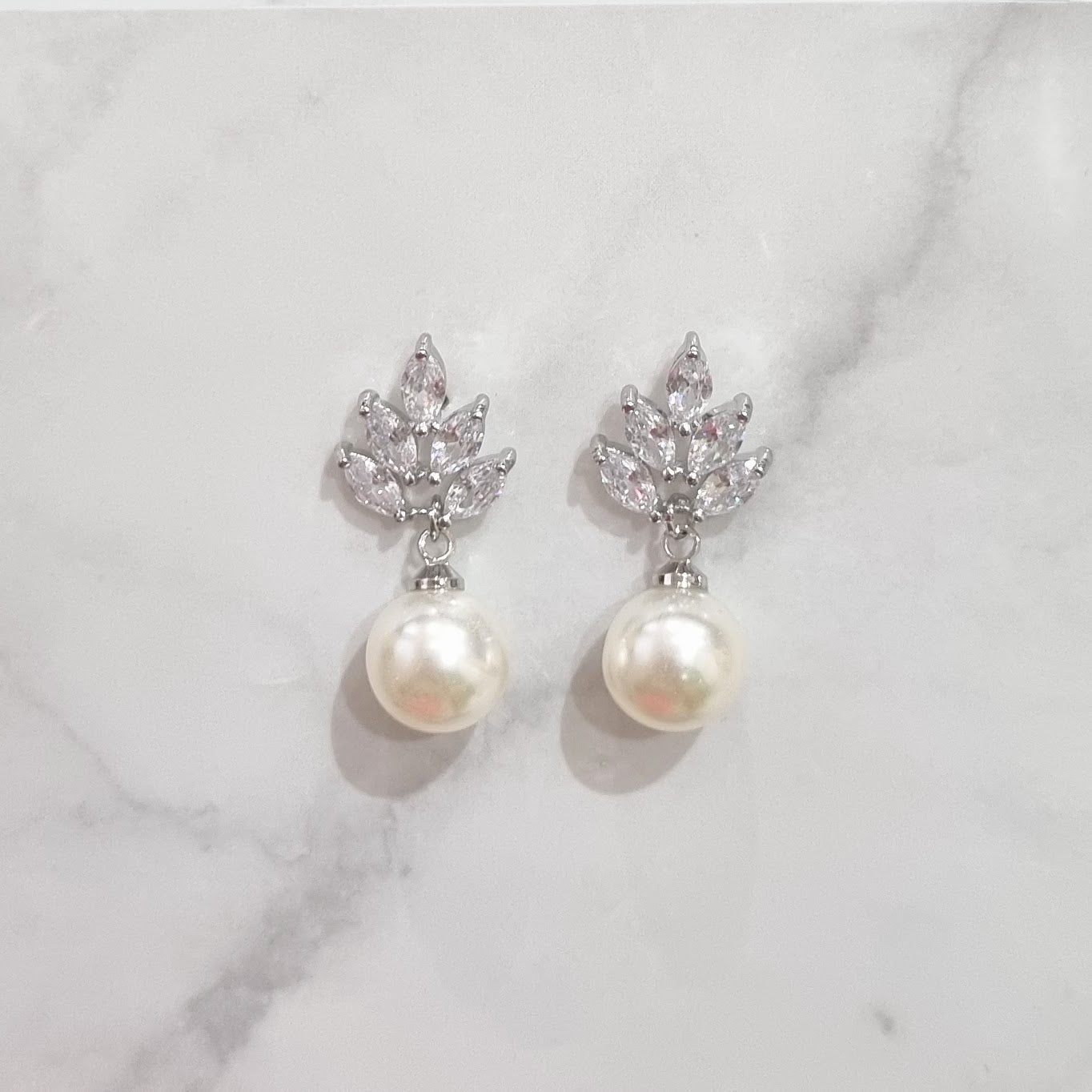 AP324 ARETES PLATEADOS 5 MARQ Y PERLA