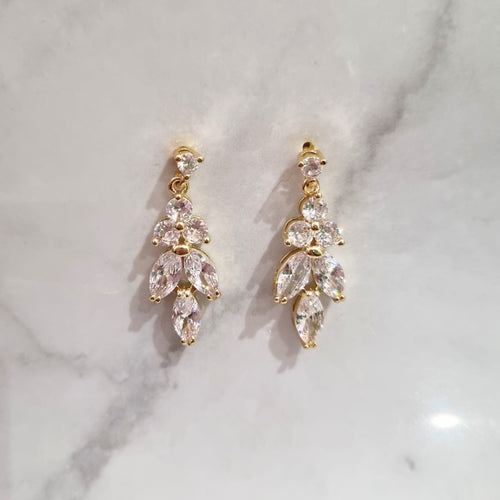 AD930 ARETES DORADOS HOJAS
