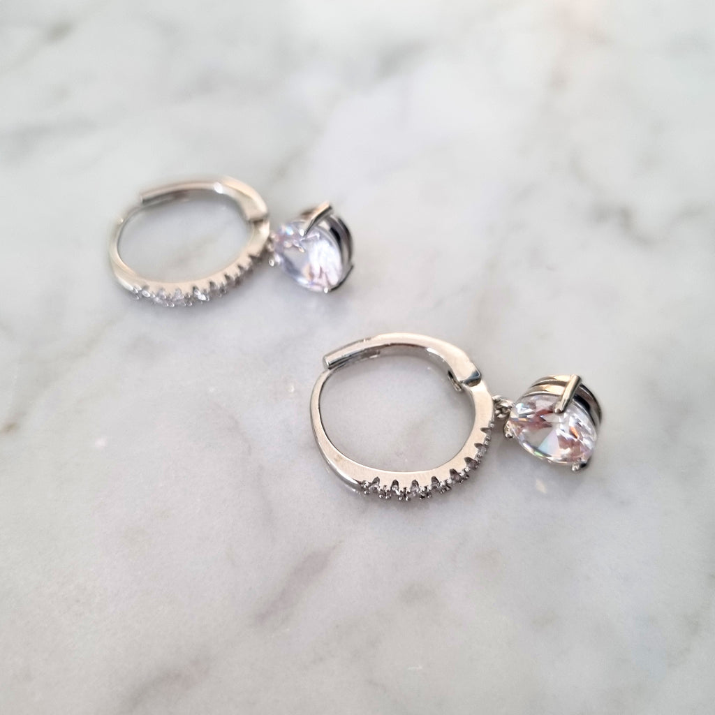 AP884 ARETES PLATEADOS HUGGIES CRIC