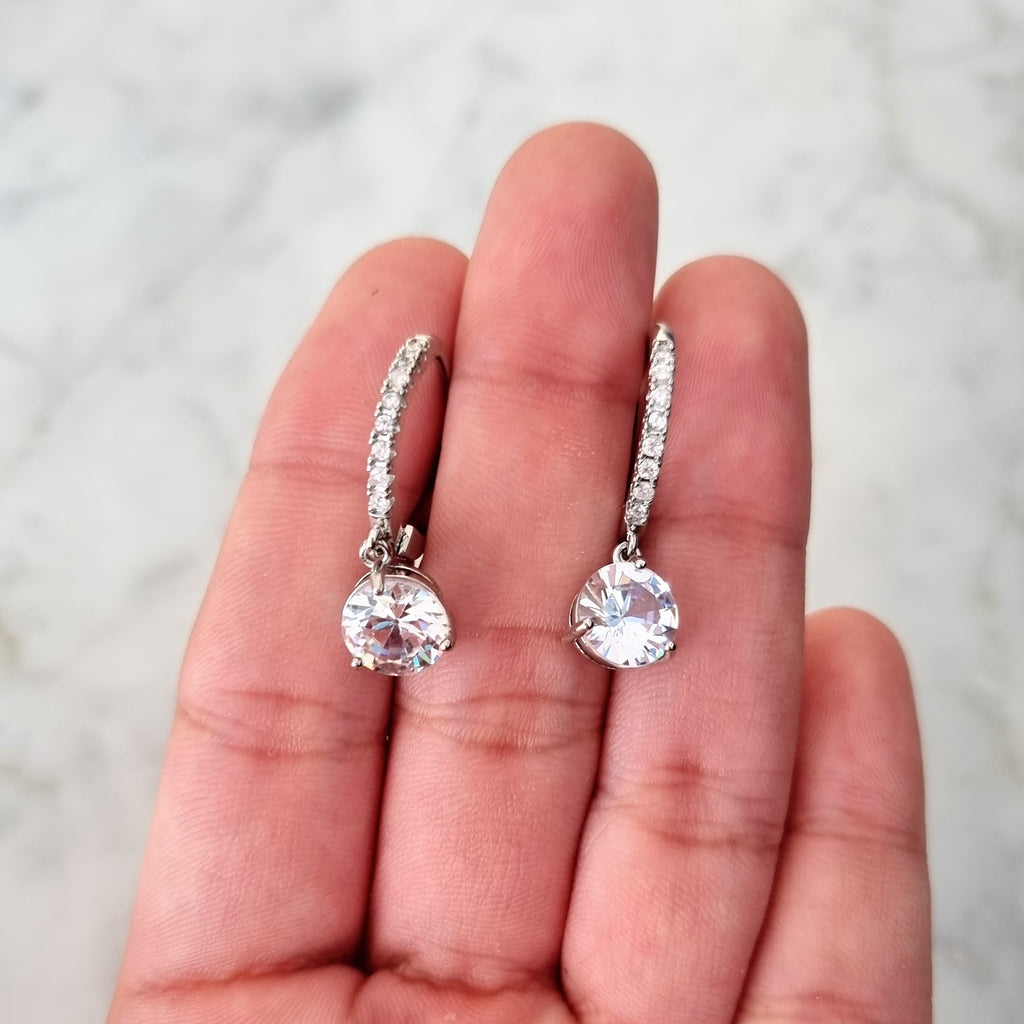 AP884 ARETES PLATEADOS HUGGIES CRIC