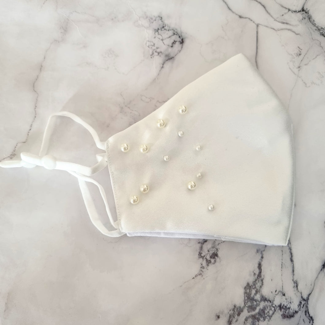CV113 Cubrebocas color Ivory con Perlas