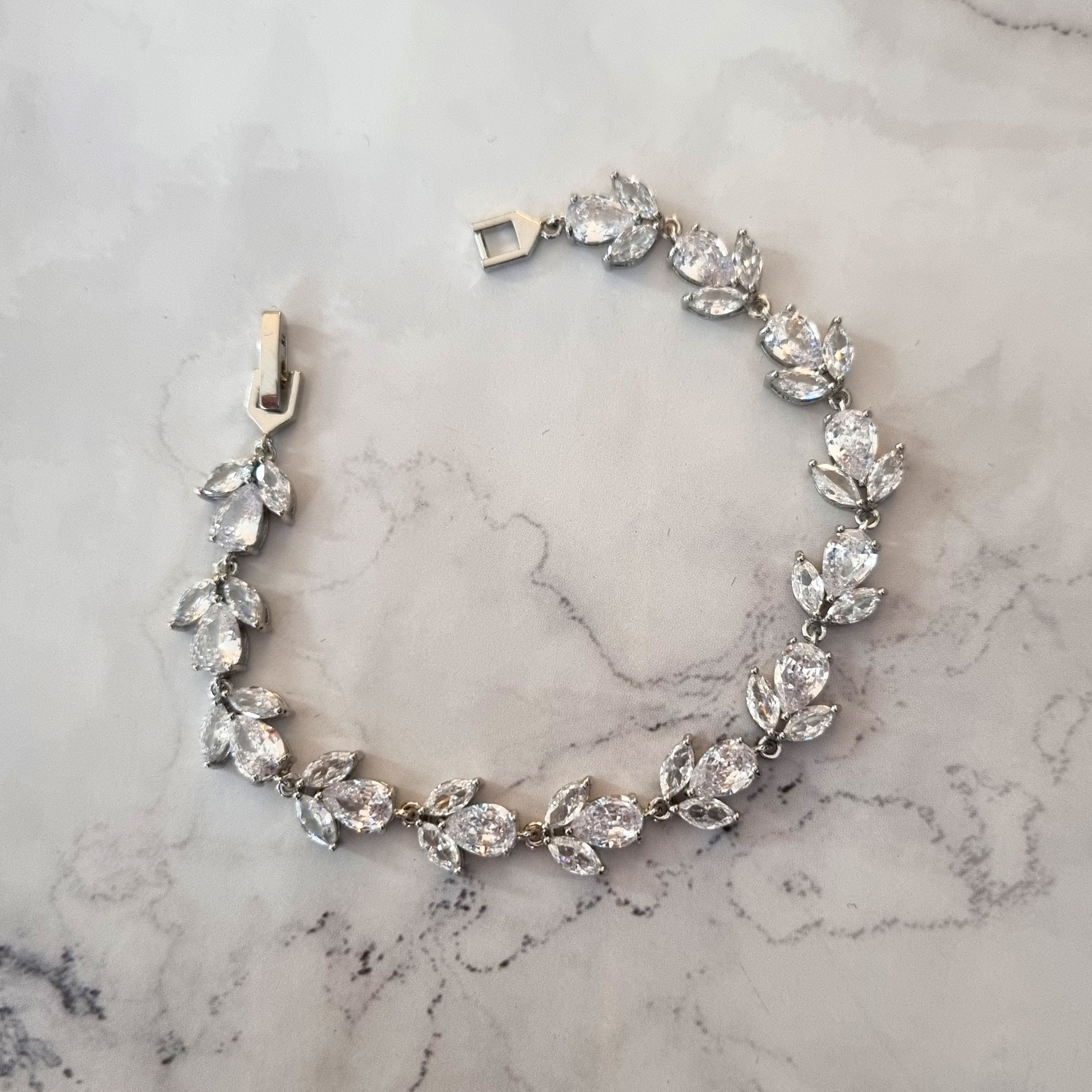 PP488 PULSERA PLATEADA GOTA CON MARQ 15 CM