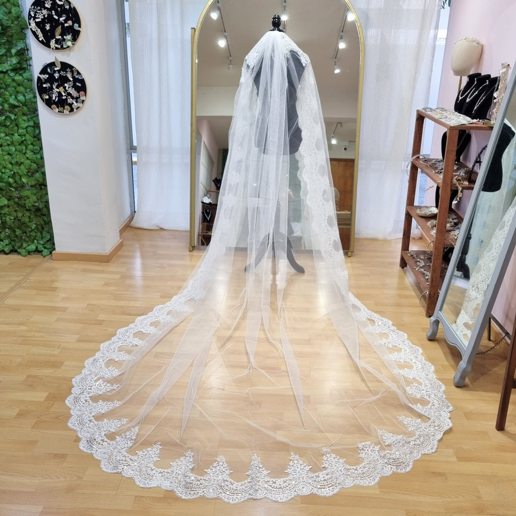 RUMANIA Velo Ivory 3 metros encaje completo con Letejuelas