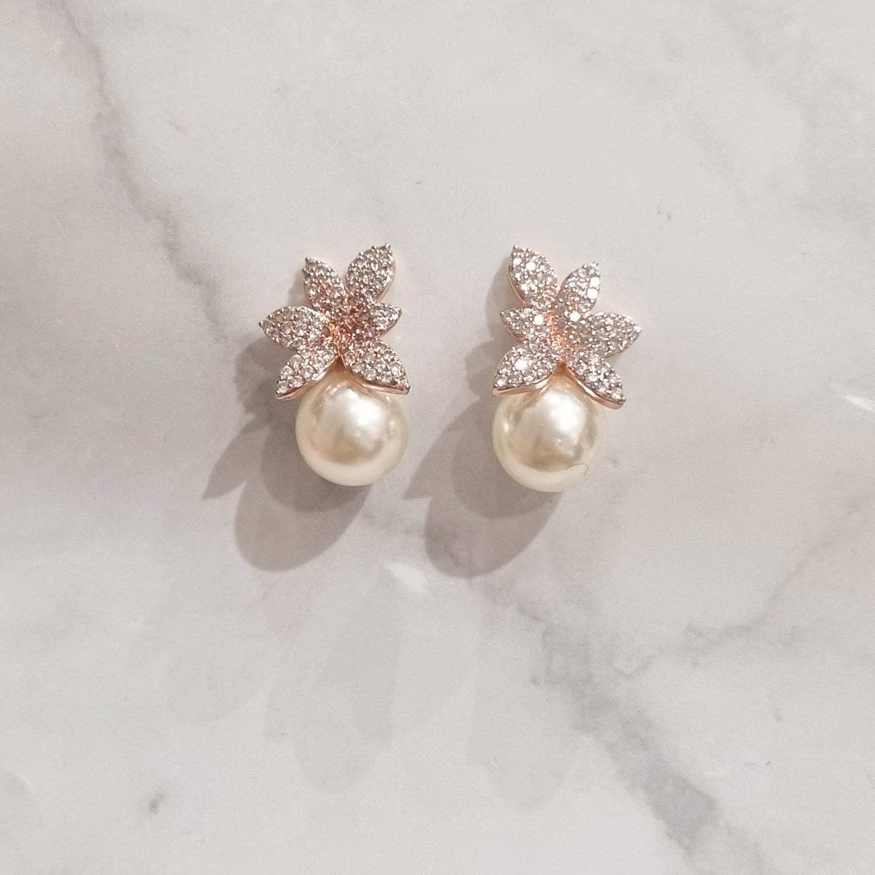 AR492 ARETES ROSAS TOMATE CHICO PERLA