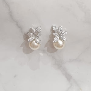 AP142 ARETES PLATEADOS TOMATE MINI CON PERLA