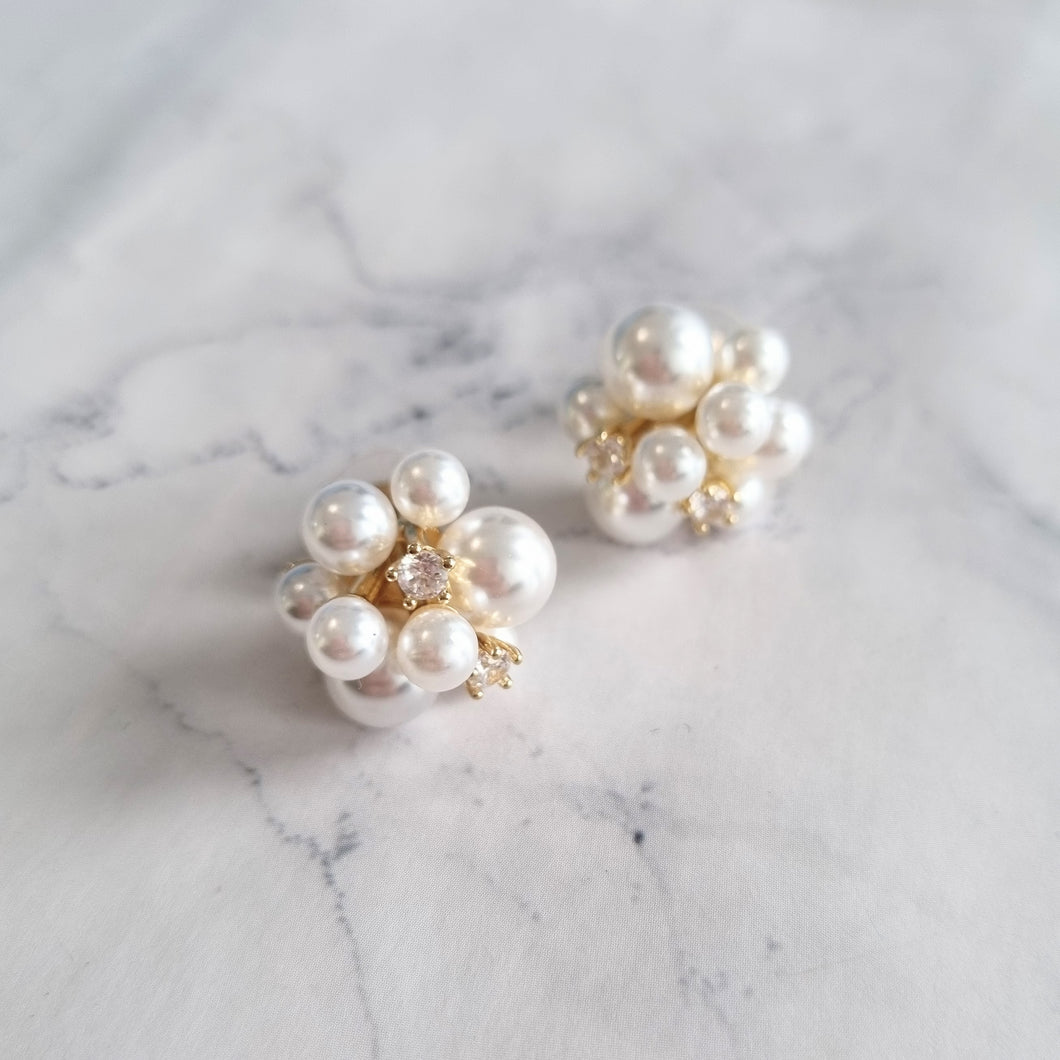 AD882 ARETES DORADOS STUD CON PERLAS