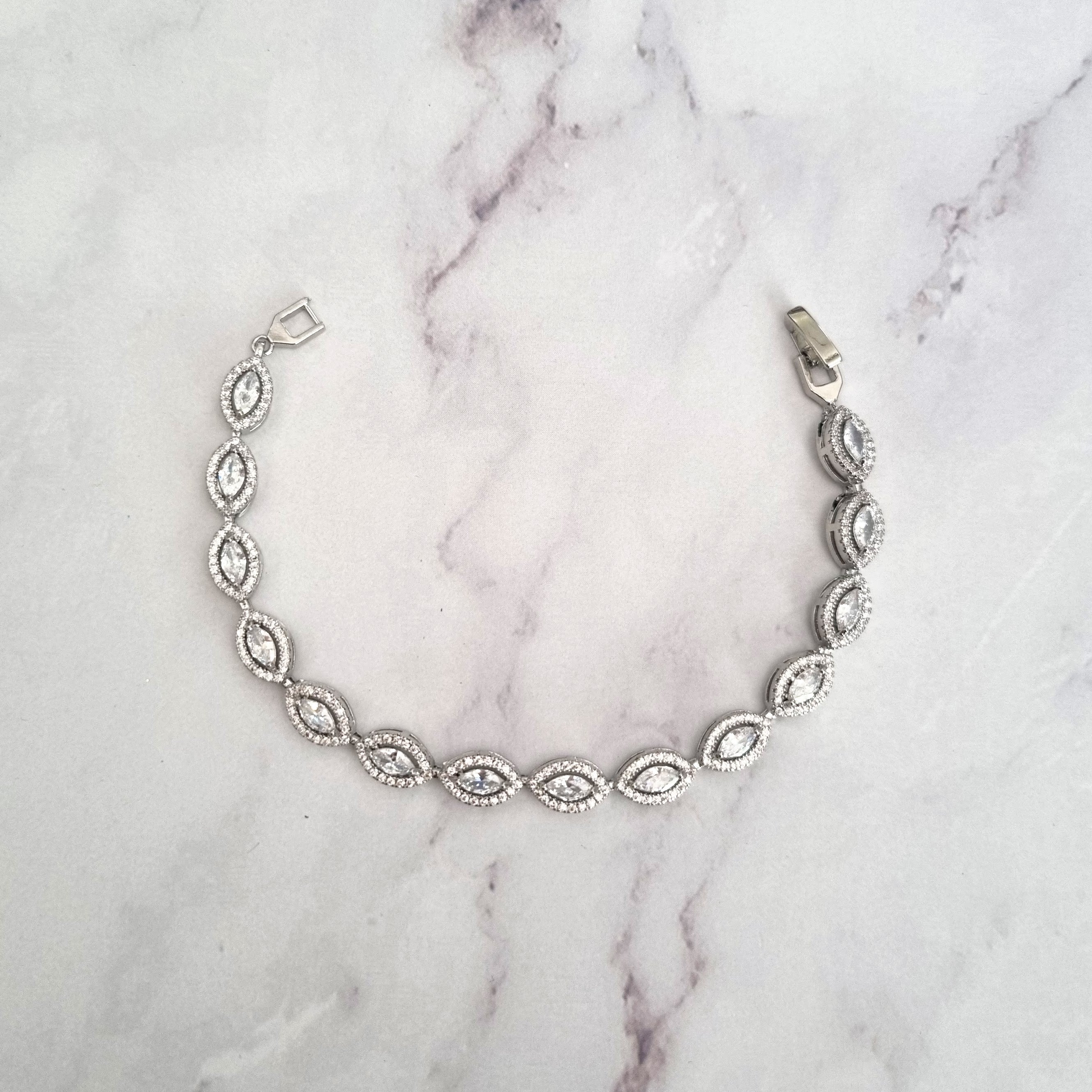 PP493 PULSERA PLATEADA MARQ MARC CH Y MED