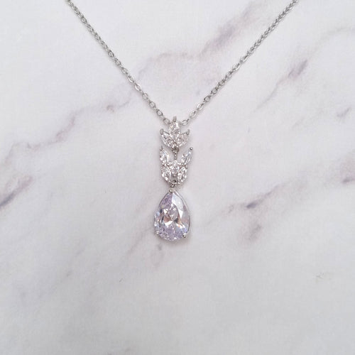 CP722 COLLAR PLATEADO HOJAS Y GOTA