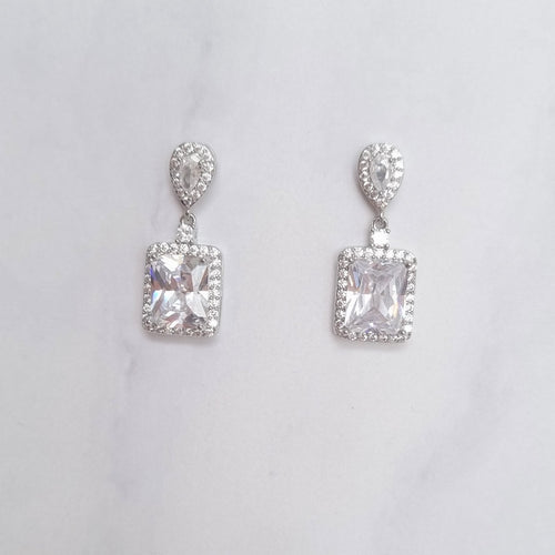 AP163 Aretes Plateados Gota y Baguette