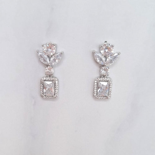 AP162 Aretes Plateados Hojas Circ y Baguette