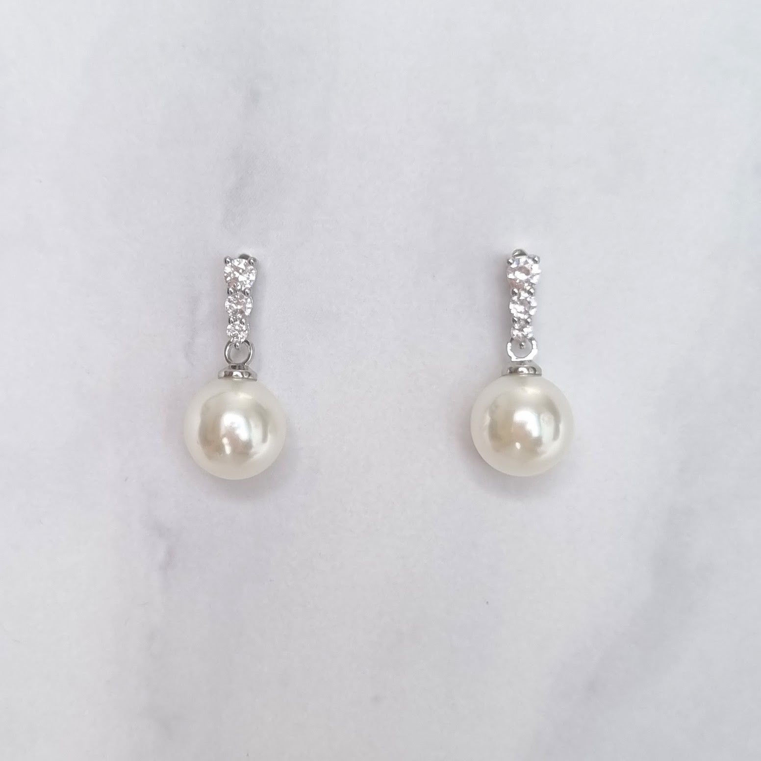 AP165 Aretes Plateados Pal Crist y Perla