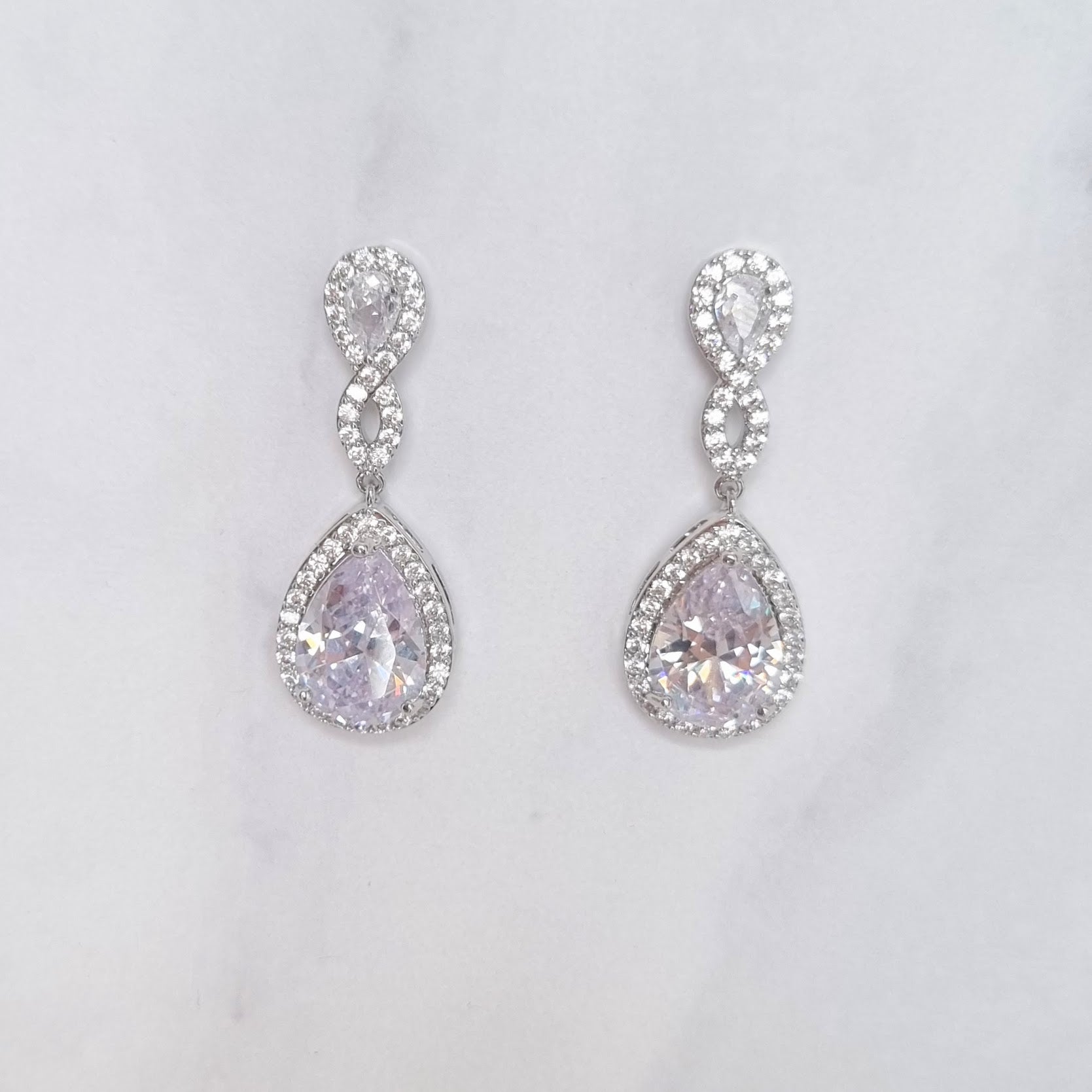 AP164 Aretes Plateados Gota y Curvas