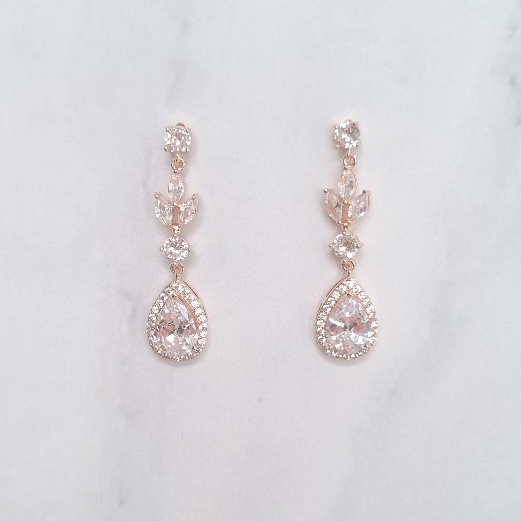 AR169 Aretes Rosas Pop con Solo Gota