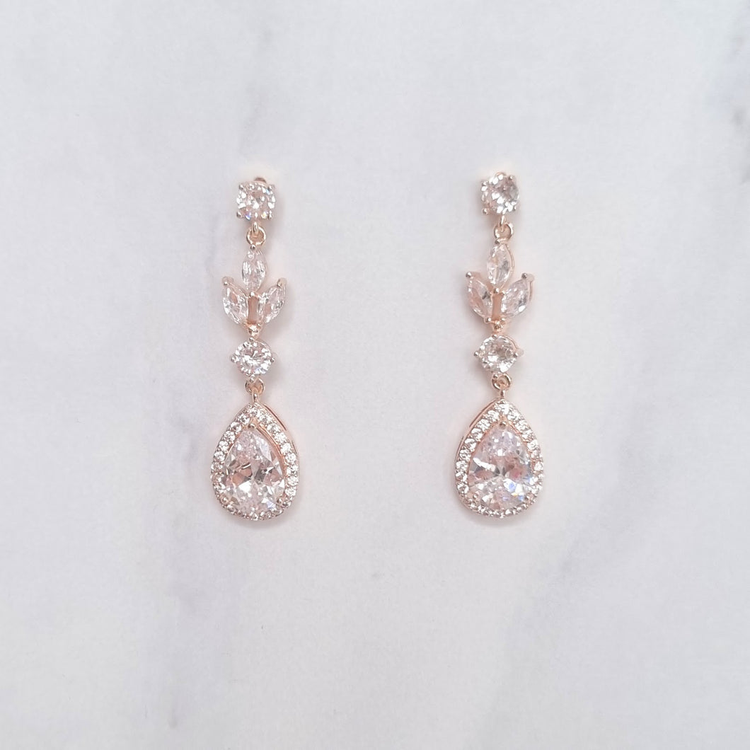 AR169 Aretes Rosas Pop con Solo Gota