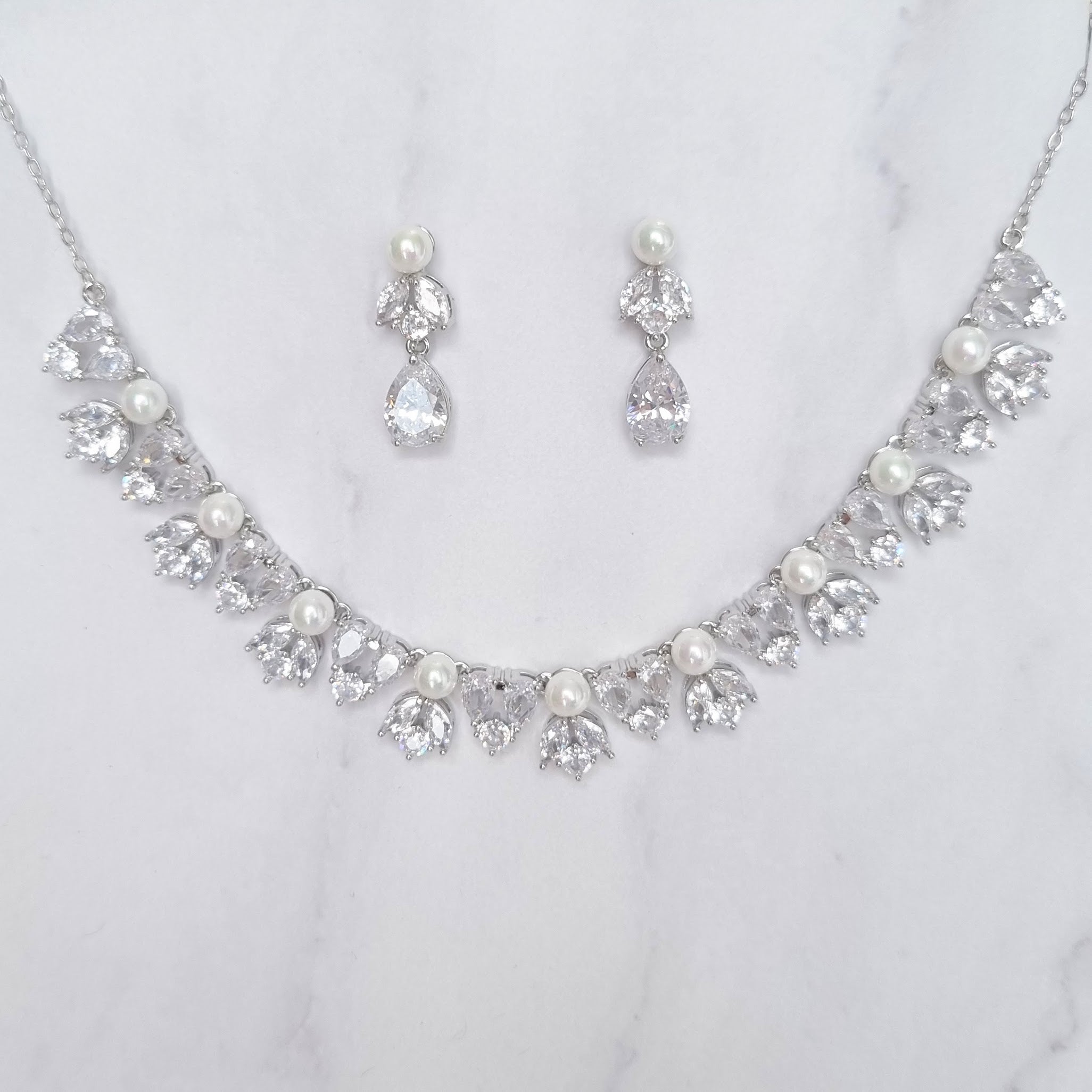 SP170 Juego Plateado Cadena con Perlas