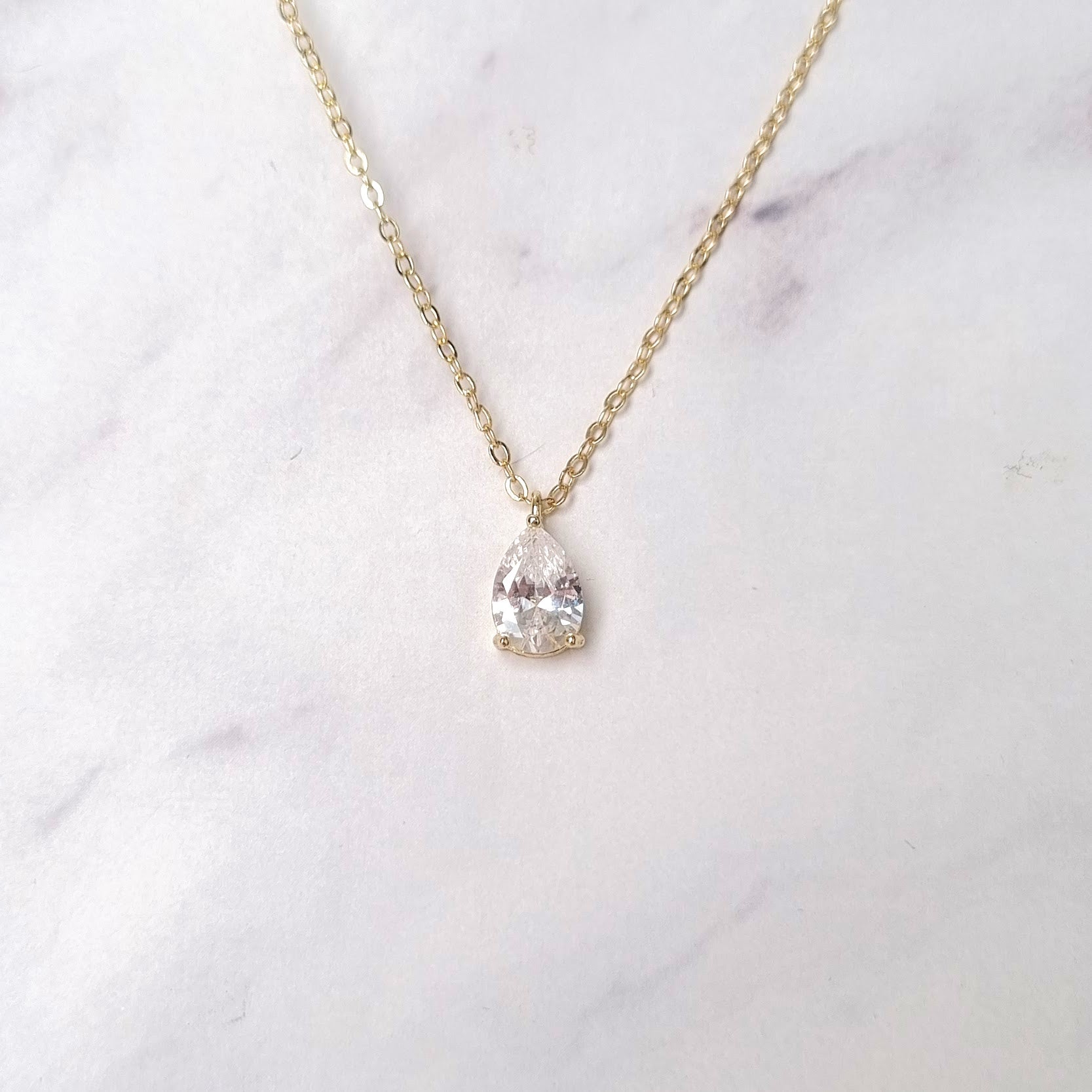 CD154 Collar Dorado Gota