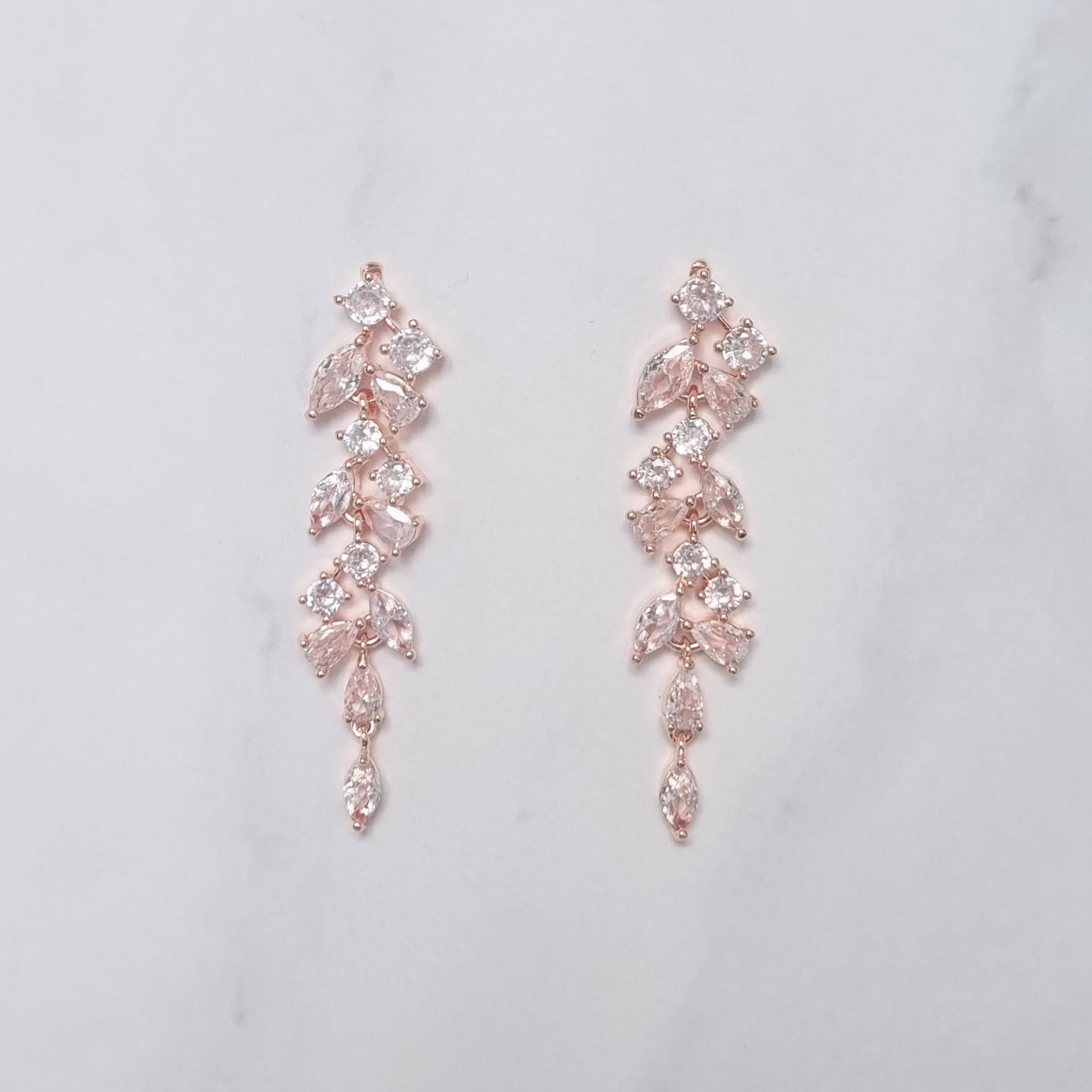AR181 Aretes Rosas Formas Chico
