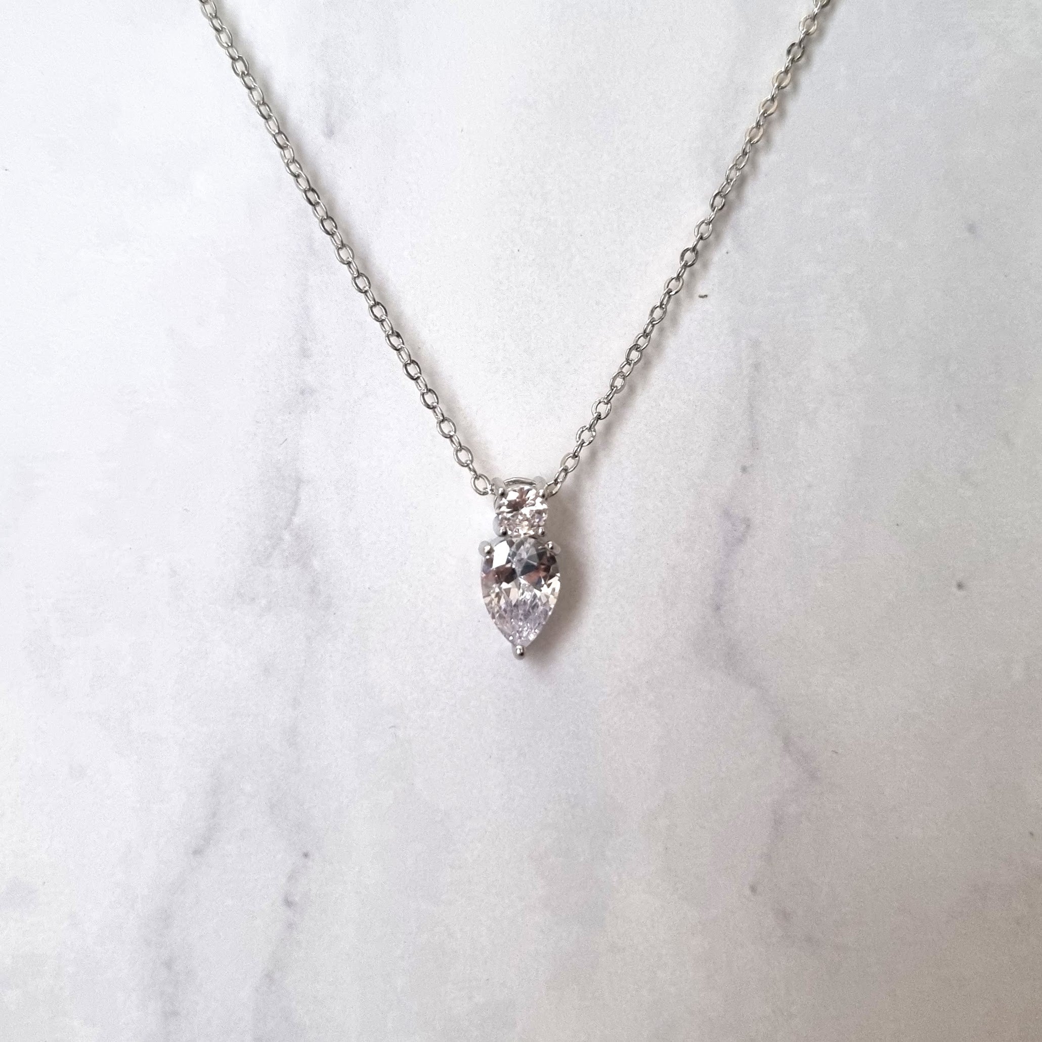 CP203 COLLAR PLATEADO GOTA Y CIRC