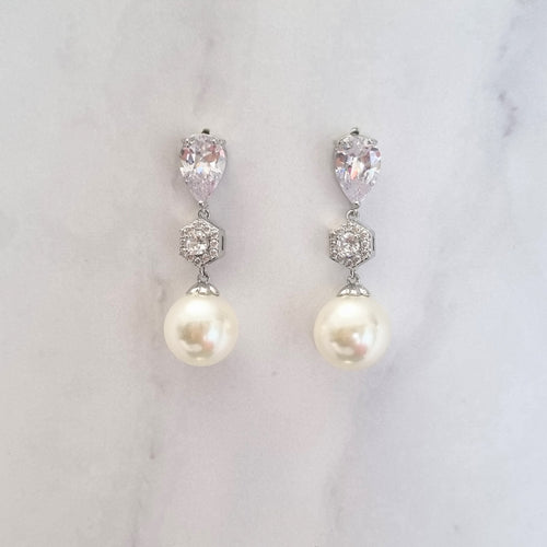 AP194 ARETES PLATEADOS PERLA HEXAGONO GOTA