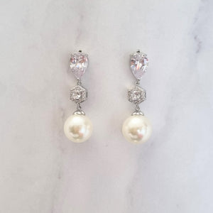AP194 ARETES PLATEADOS PERLA HEXAGONO GOTA