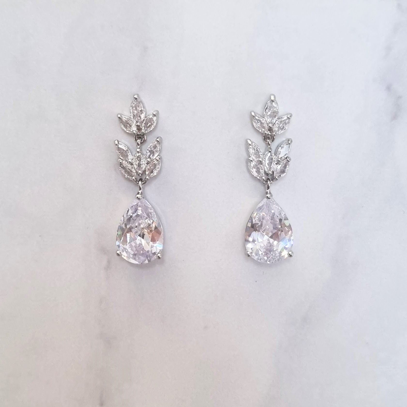 AP489 ARETES PLATA HOJITAS CON GOTA