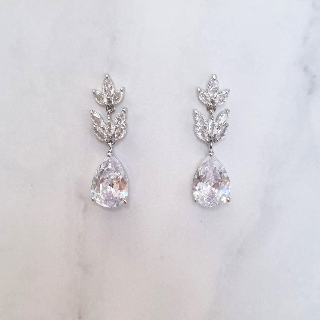 AP489 ARETES PLATA HOJITAS CON GOTA