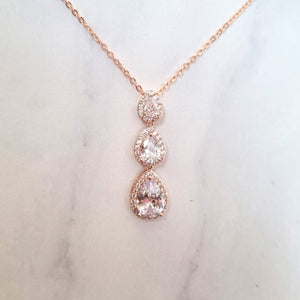 CR569 COLLAR ROSA 3 GOTAS