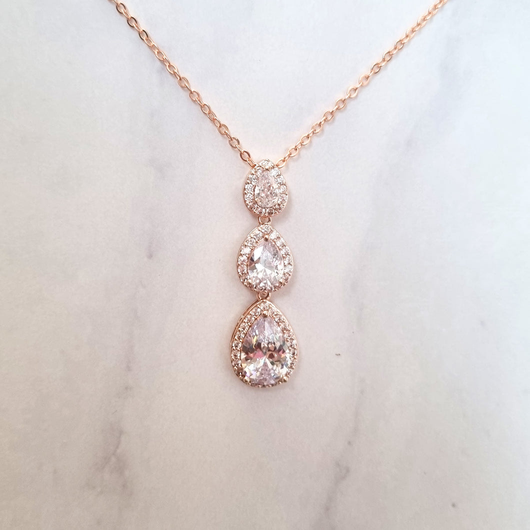 CR569 COLLAR ROSA 3 GOTAS