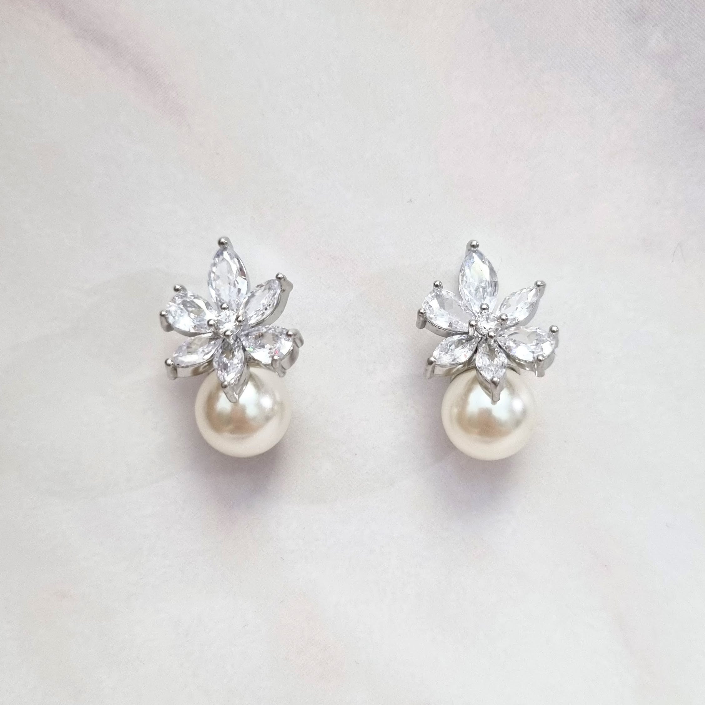 AP212 Aretes Plateados Tomate Mini