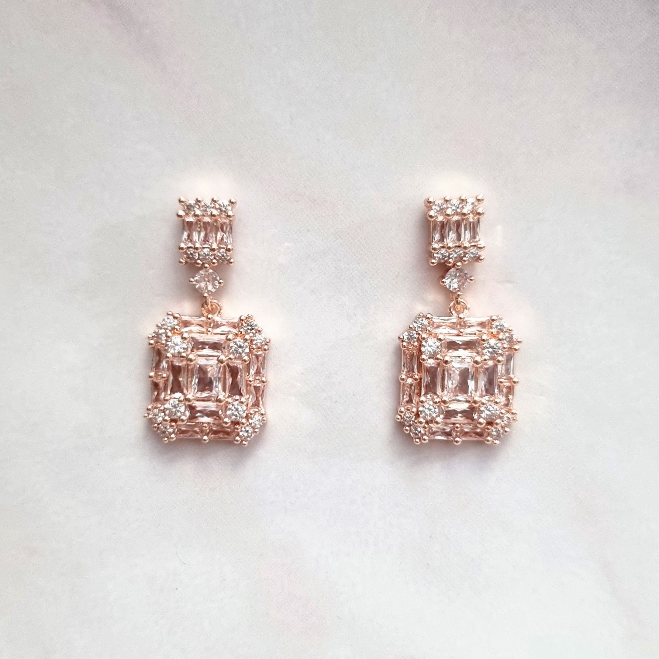 AR217 Aretes Rosas Cuadro con 2 Marcos Colgantes