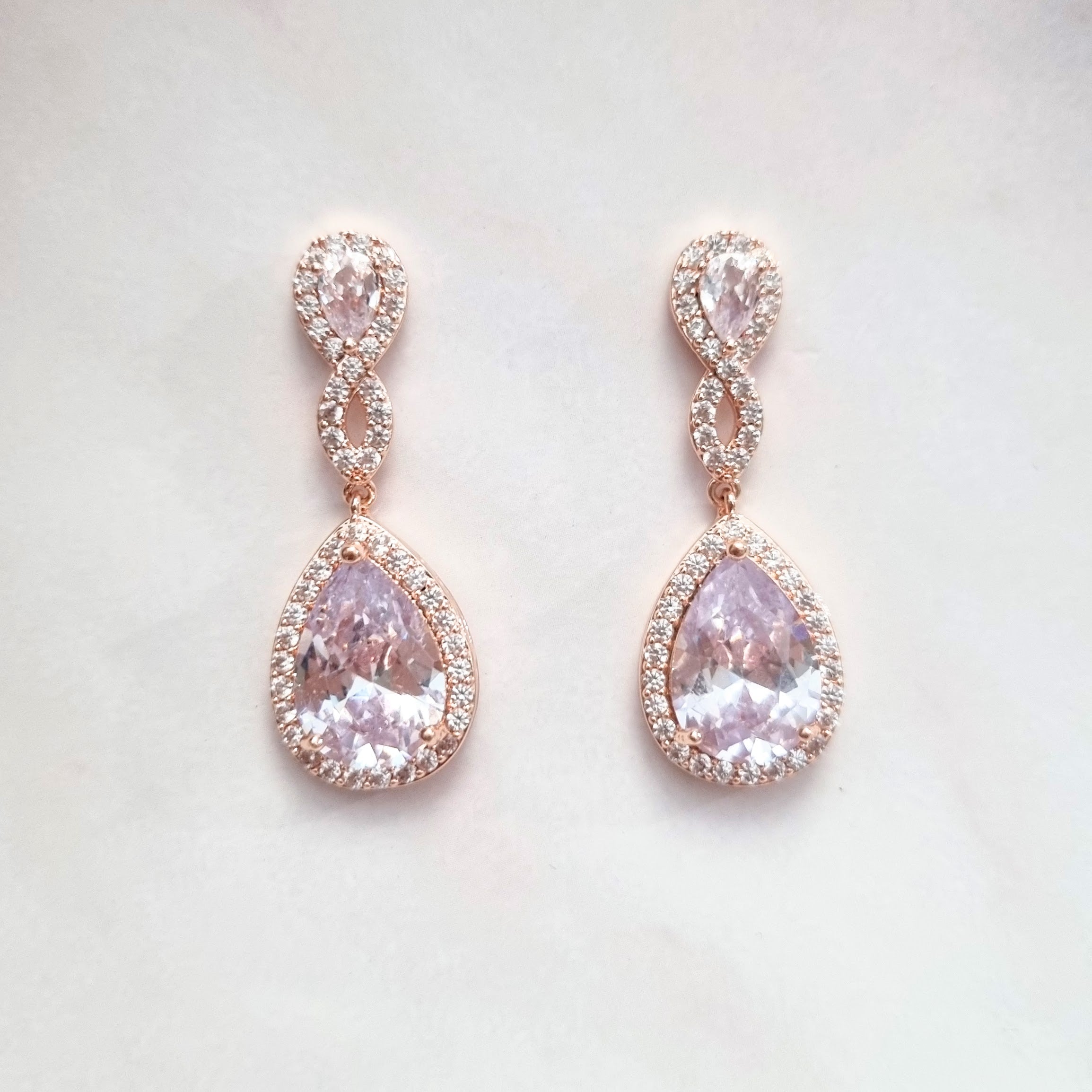 AR219 Aretes Rosas Gota y Curvas