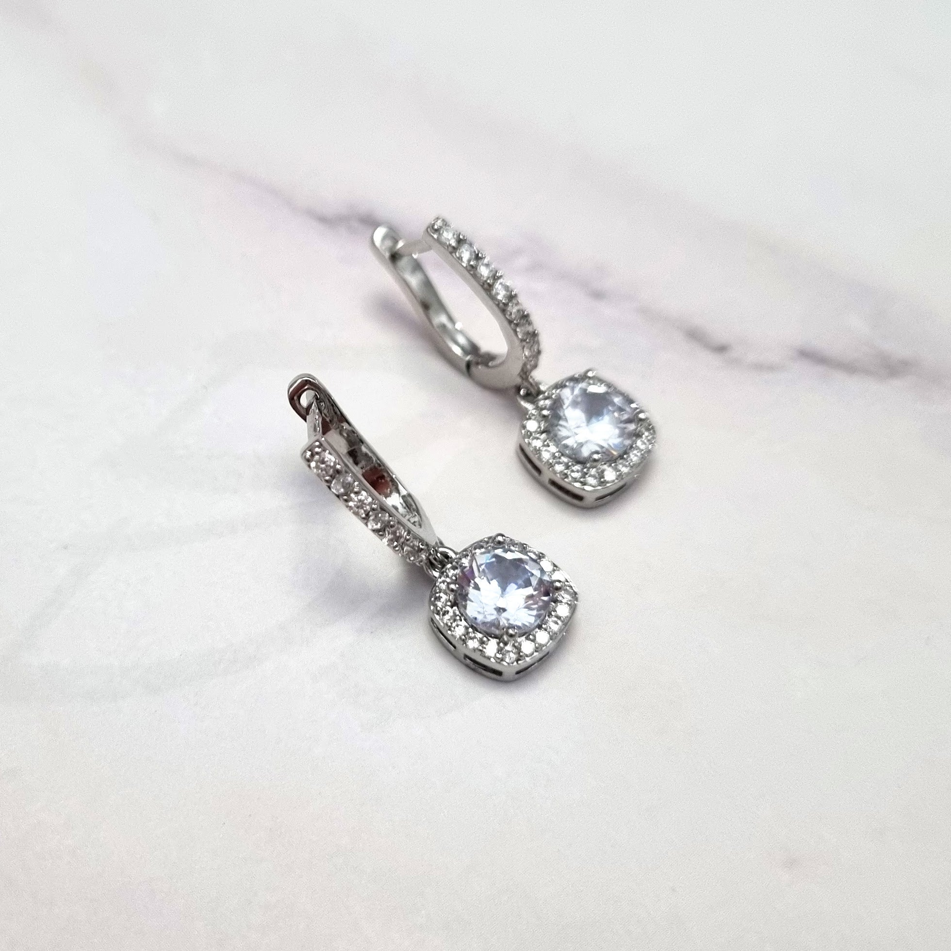 AP215 Huggies Plateados Cuadro c Orillas Red