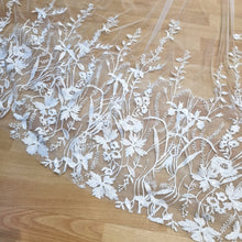 Cargar imagen en el visor de la galería, IRLANDA Velo Ivory 3.5 mts abajo raices VI387
