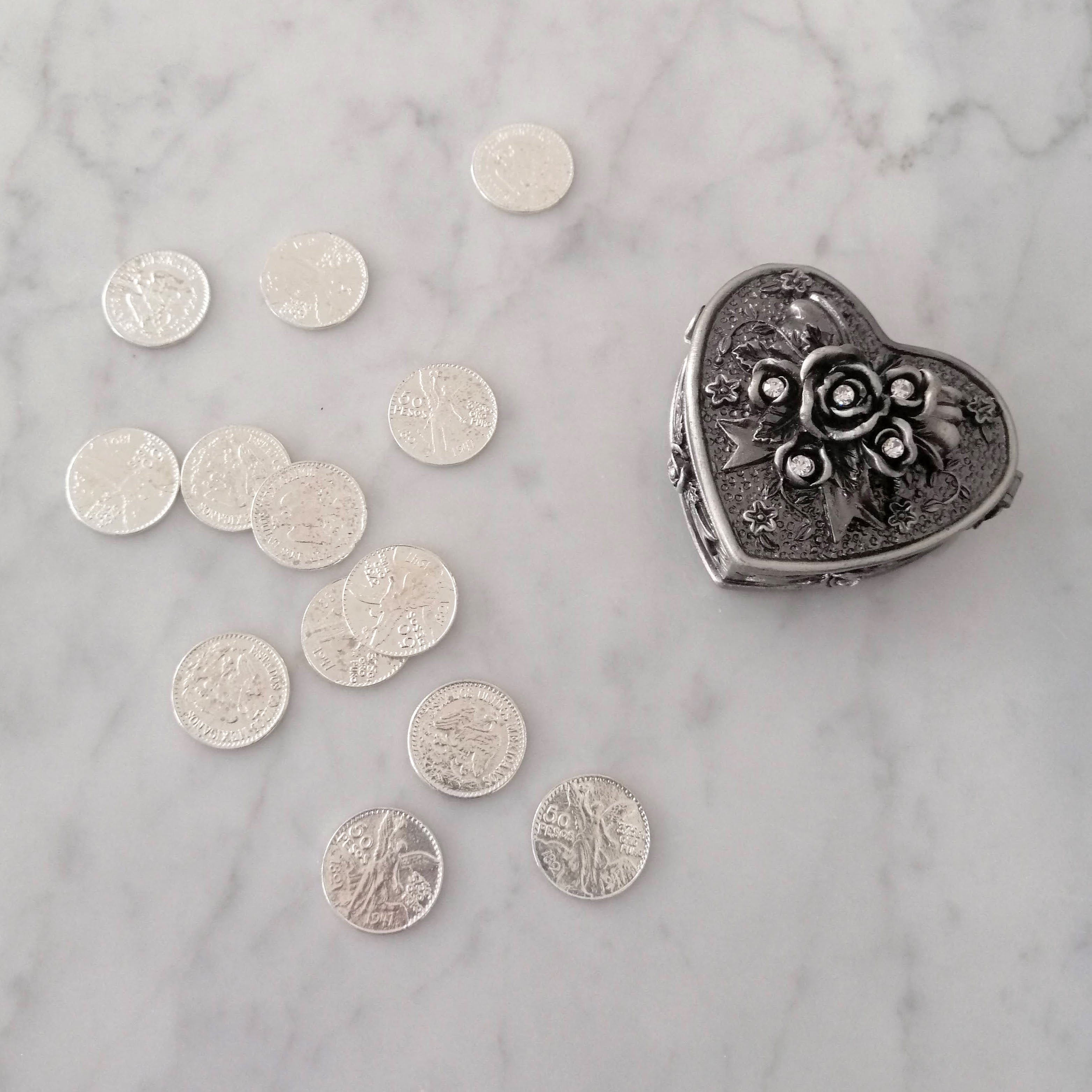 ARR202 Cofre para arras de corazón y rosas