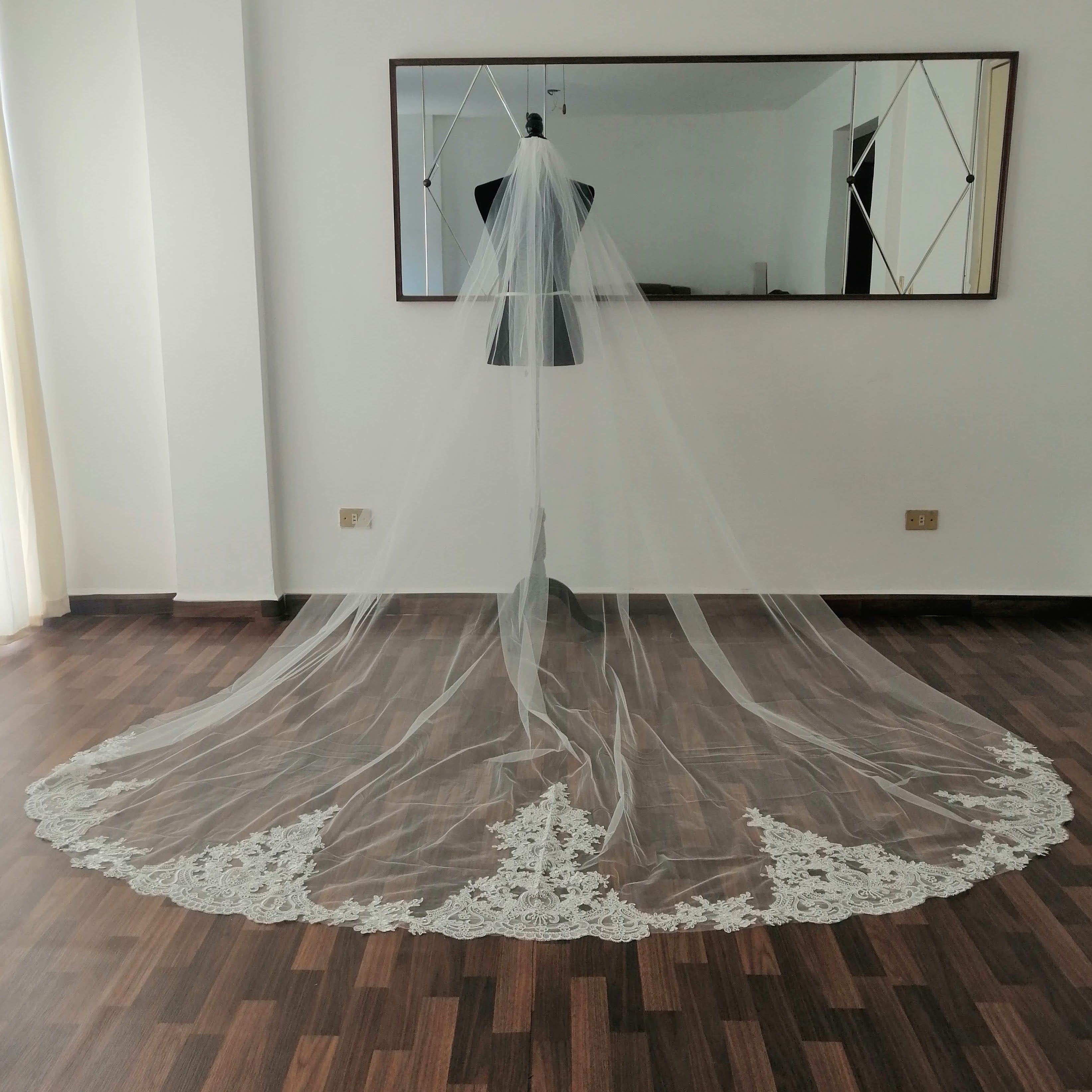 DUBAÍ Velo Ivory 3 mts Abajo corazon picos